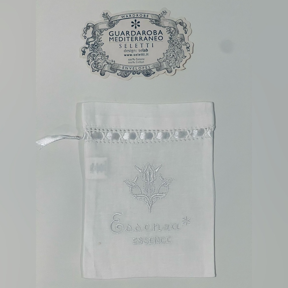 Italian NEW Essenza Essence White Cotton handmade Sachet for lavender.